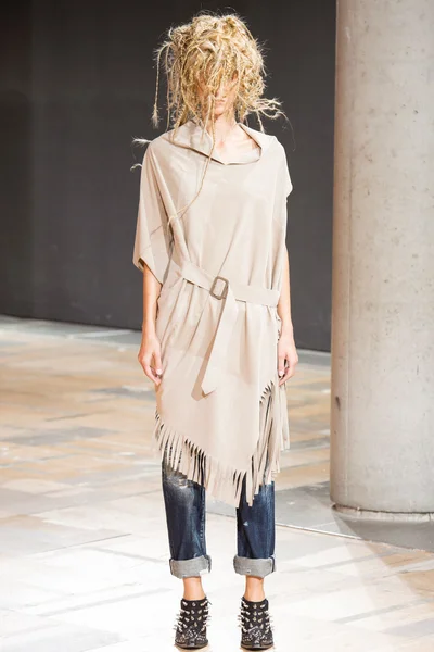 Look 32